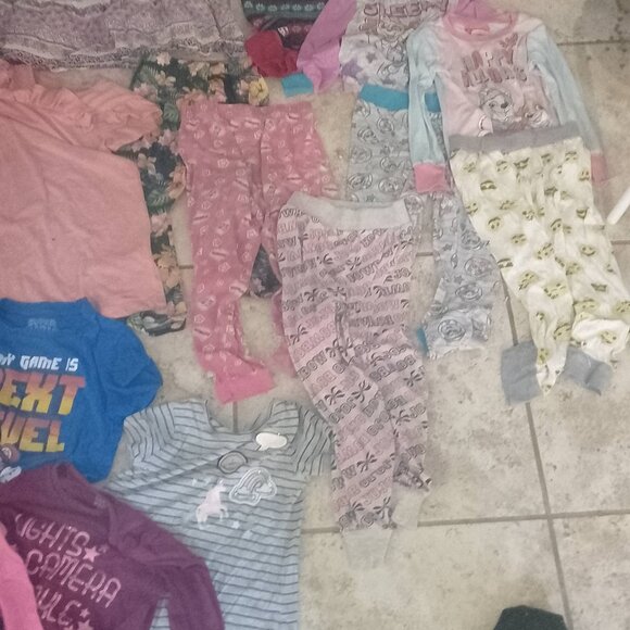 Girls clothing lot - 25 items mostly 4-5 and 5-6 size with a few 7 - Picture 5 of 5